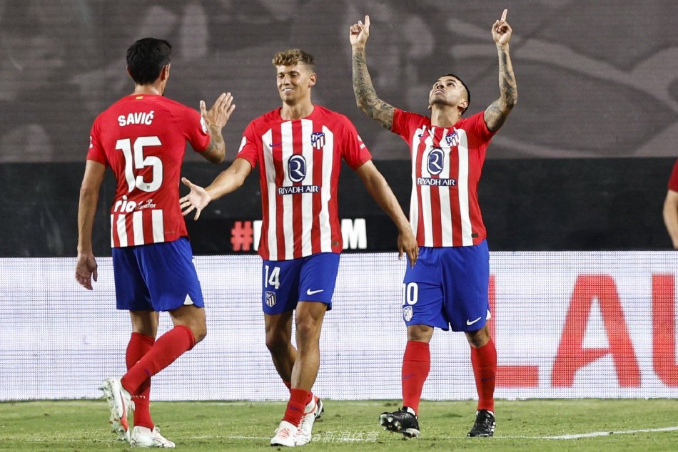 在主场比赛 在主场比赛