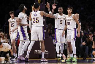 再以直线突 再以直线突